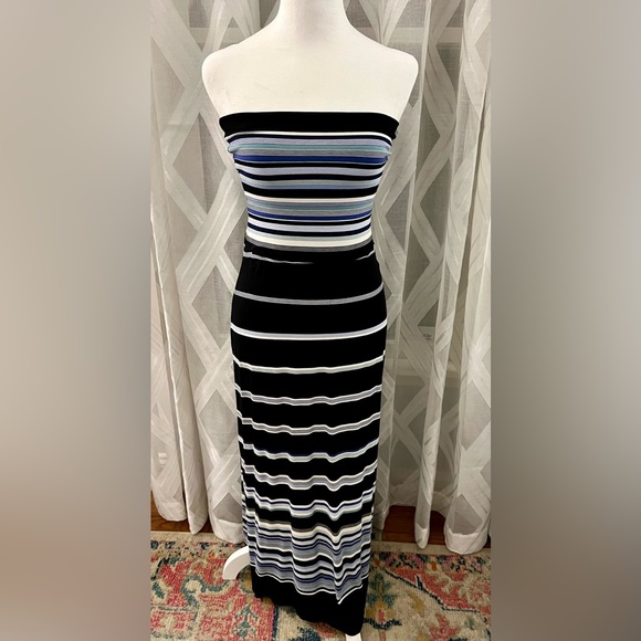 White House Black Market Dresses & Skirts - WHITE HOUSE BLACK MARKET Striped Blue & Black Dress